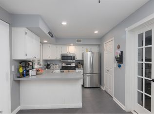 415 Iroquois Ct, Lafayette, NJ 07848