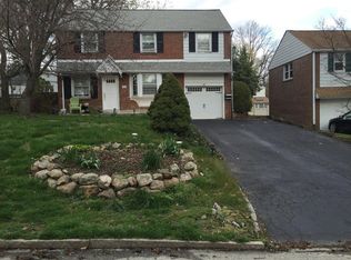 413 Rock Glen Dr, Wynnewood, PA 19096