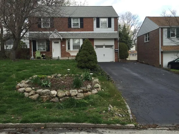 413 Rock Glen Dr, Wynnewood, PA 19096