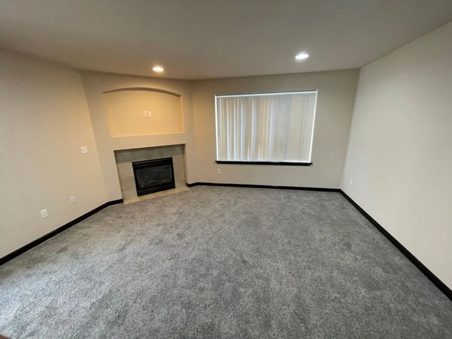 Extremely Gorgeous 3 Bedroom Home for Rent in Lynnwood — Photo 2