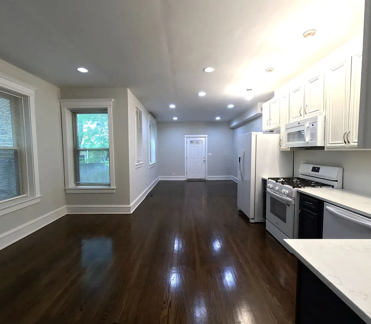 Building Photo - 808-810 W Cuyler Ave #1