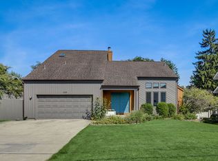 1219 N Arlington Heights Rd, Arlington Heights, IL 60004