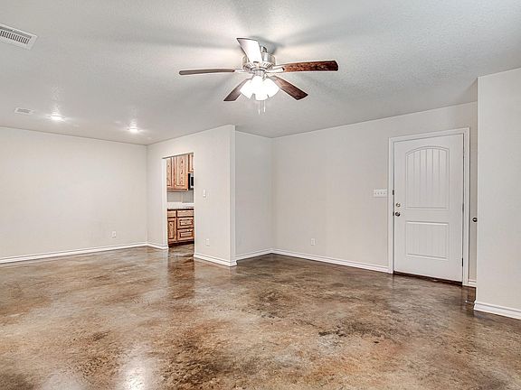4th image of 202 Honey Bee Dr