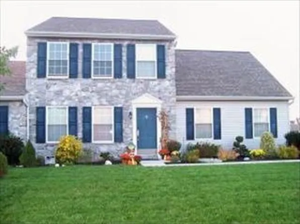 2133 Weeping Willow Ln, Mount Joy, PA 17552