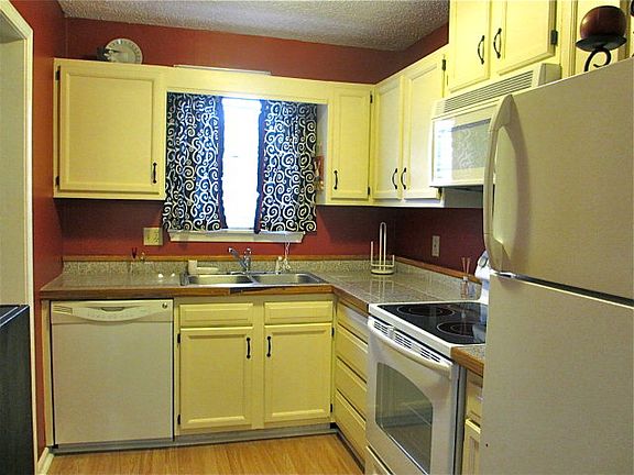 3rd image of 1688 Prince Ave APT 507