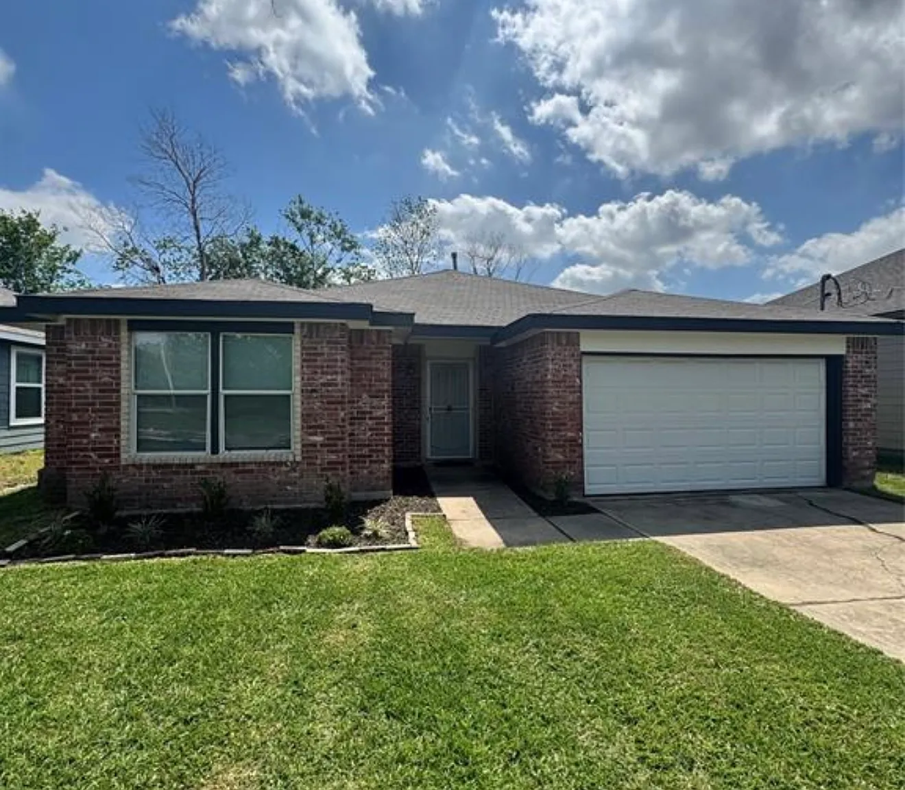 3 bed, 1434 sqft, $2,100 — Photo 1