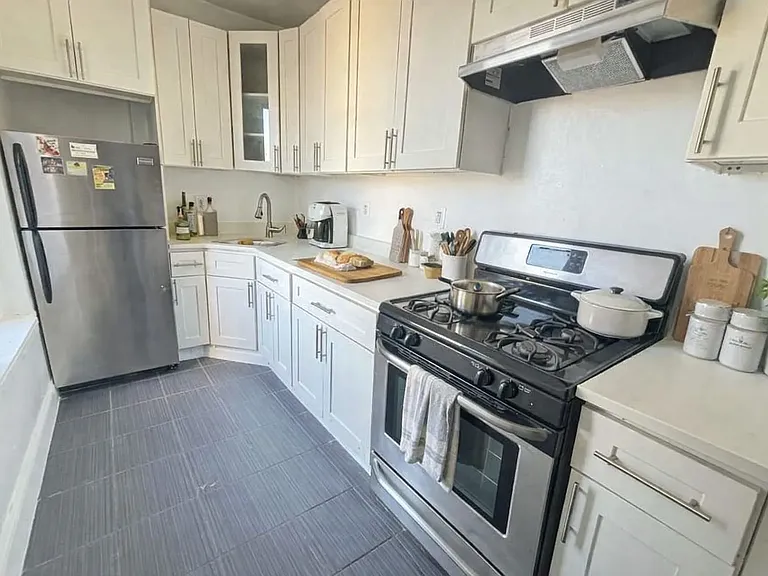 932 Bronx Park S #4G — Photo 2