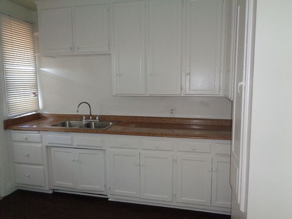 4th image of 5735 1/2 Condon Ave