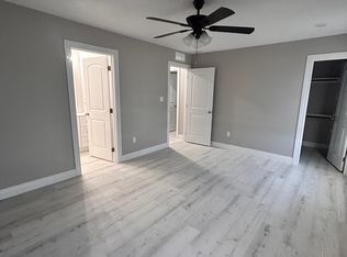 869 SE Hackberry Dr, Topeka, KS 66607