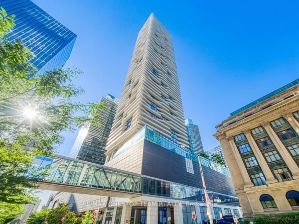 88 Harbour St #2104, Toronto, ON M5J 0C3
