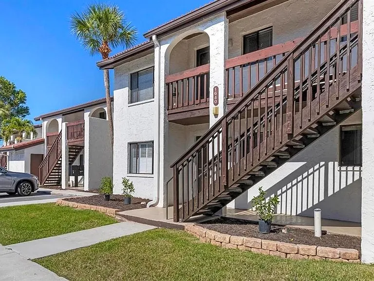 1640 Stickney Point Rd #40-101 — Photo 2
