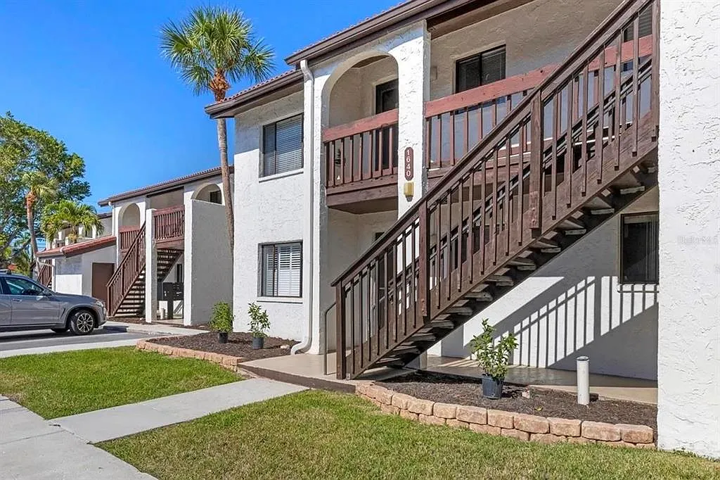 Building Photo - 1640 Stickney Point Rd #40-101