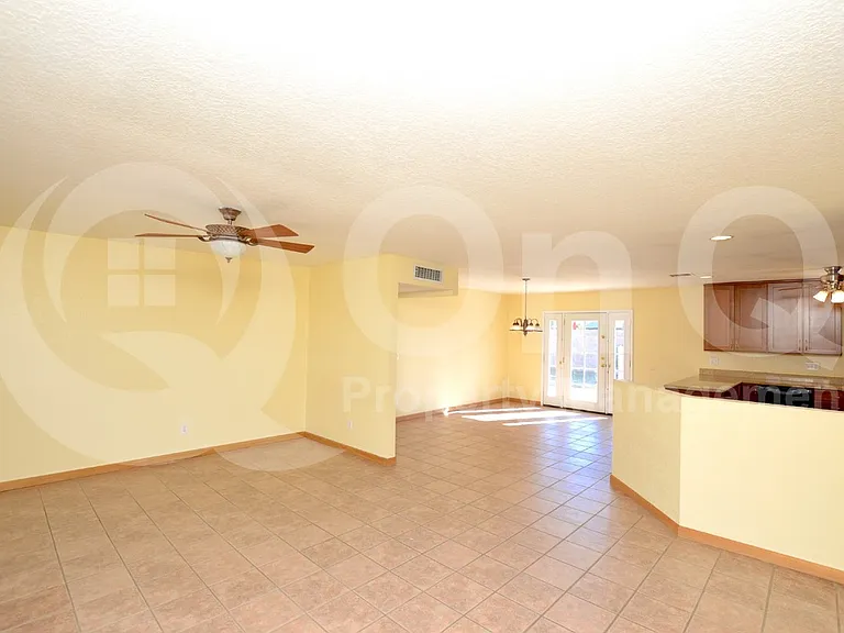 5019 E Laurel Ln — Photo 9