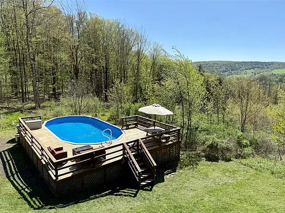 4th image of 903 Dimmick Mountain Rd