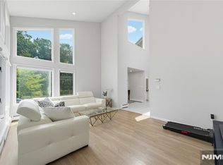 15 Hudson Terrace, Englewood Cliffs, NJ 07632