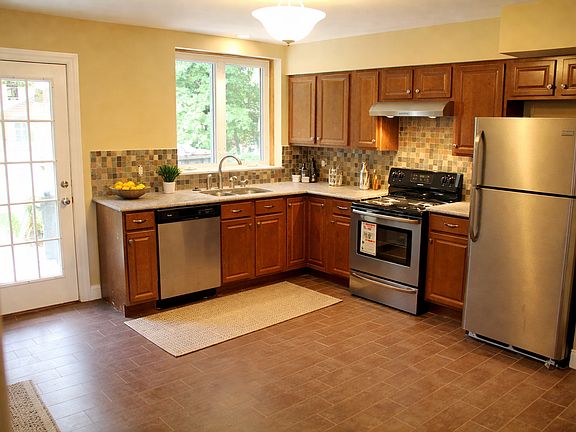 3rd image of 5825 Bartlett St #11529479