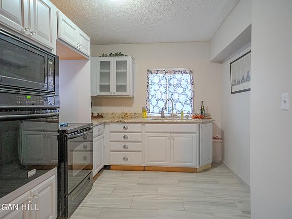3rd image of 902 Palmer Ave
