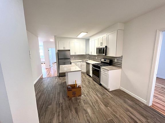 3rd image of 23 W Broadway #105