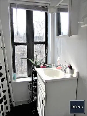 Rented by Bond New York | media 27