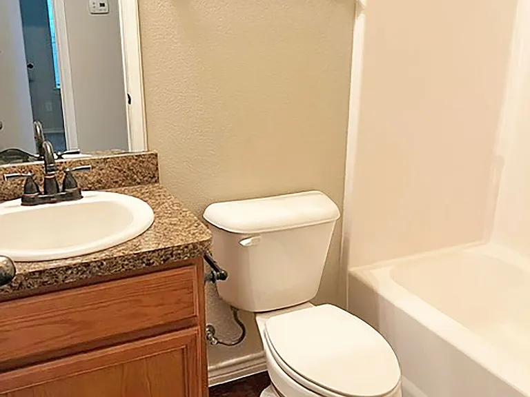817 W Lamar St — Photo 14