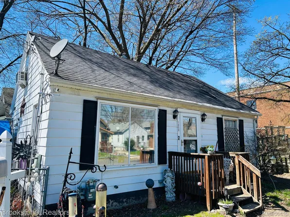 1050 S Holmes St, Lansing, MI 48912