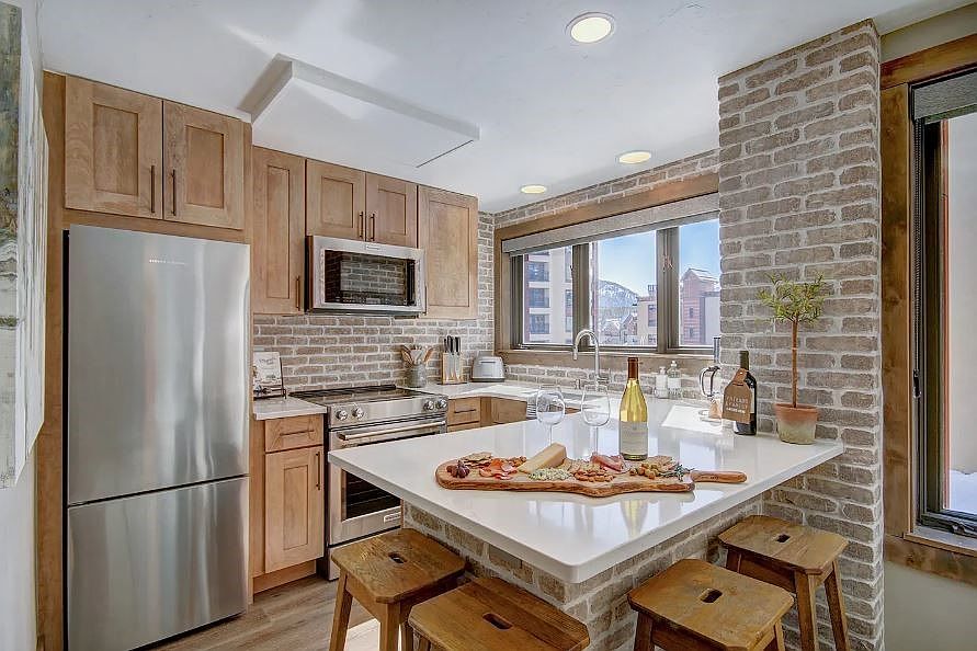 2nd image of 535 S Park Avenue UNIT 323