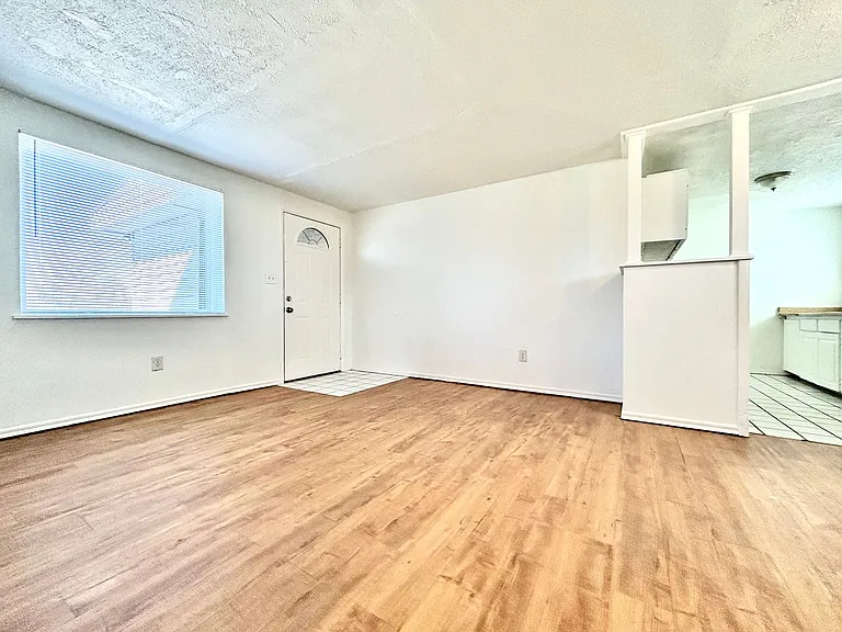 1700 Karen Dr — Photo 4