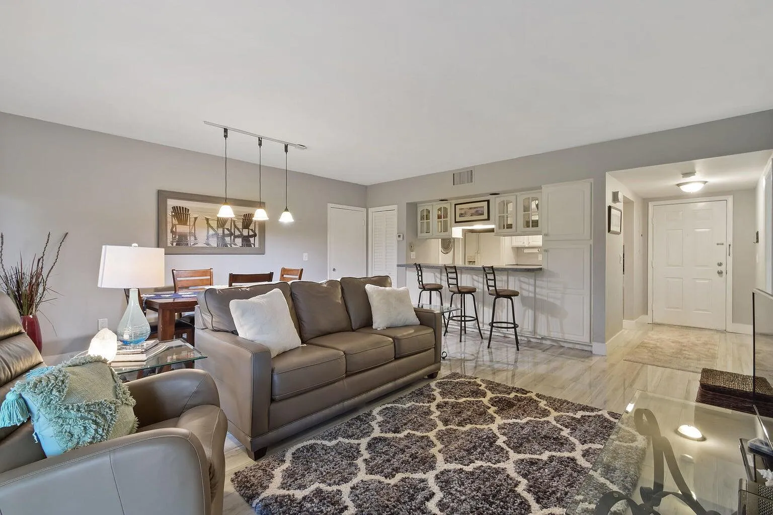 1 bed, 1.0 bath, 900 sqft, $4,900 — Photo 2