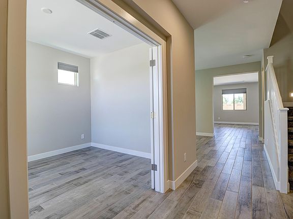 3rd image of 724 S 172nd Ave