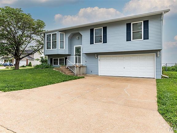 2nd image of 3267 Lupine Dr