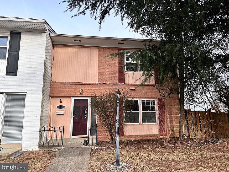 1st image of 922 S George Mason Dr