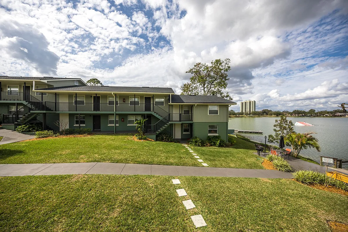 Building Photo - Lake Silver Apartments