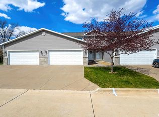 1570 Savannah Cir UNIT A2, Davenport, IA 52807