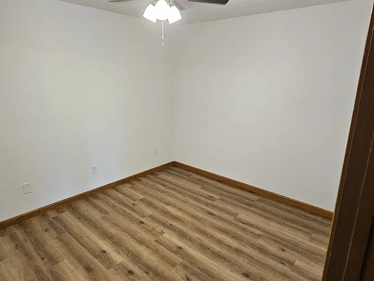 103 E Little St #B — Photo 3