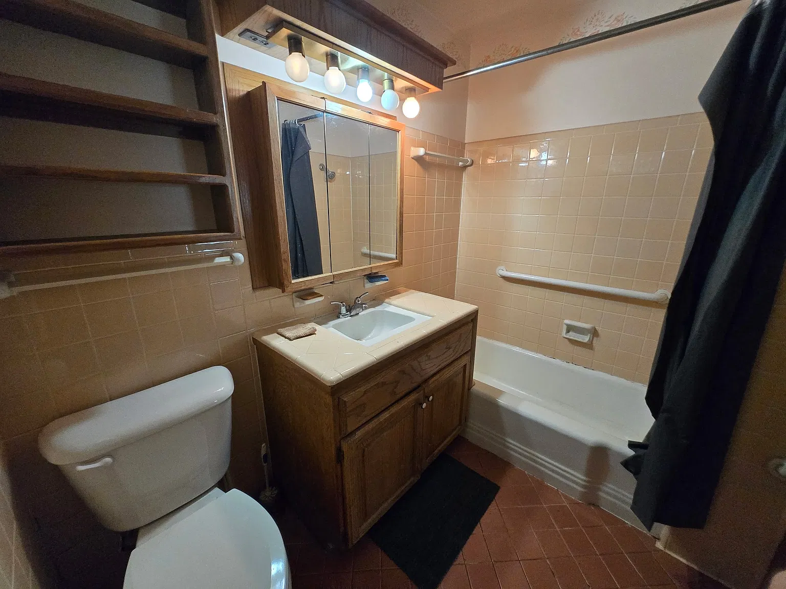 3 bed, 1075 sqft, $1,200 — Photo 1
