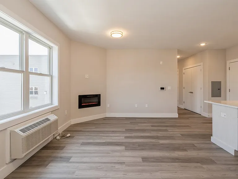6108 Hudson Ave — Photo 3
