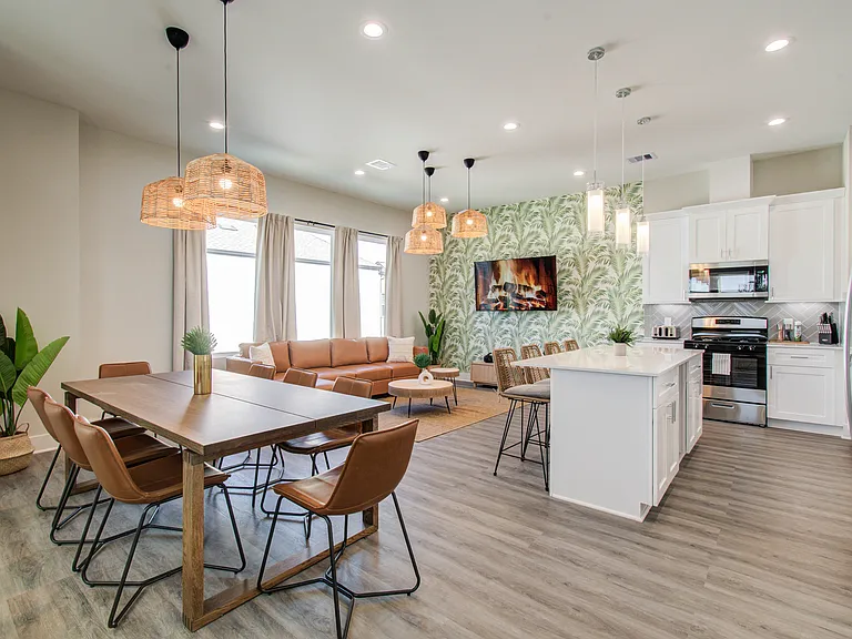 8320 Curry Rd — Photo 8