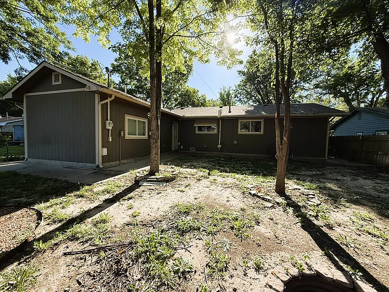 3147 S Gordon Ave — Photo 17
