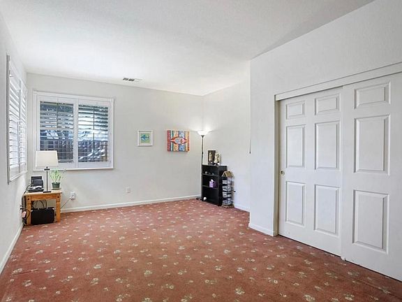 3rd image of 355 Glenbriar Cir