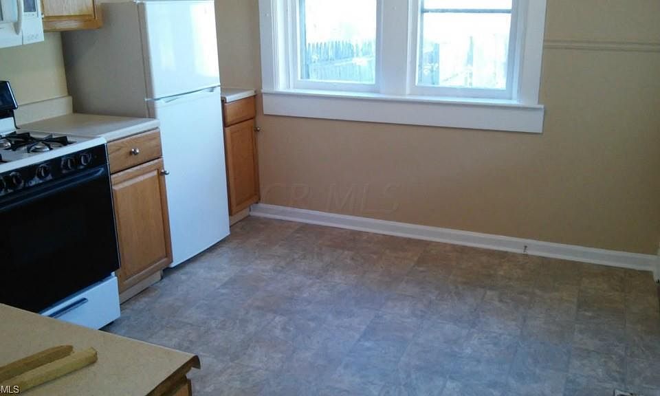 2nd image of 233 Adams St