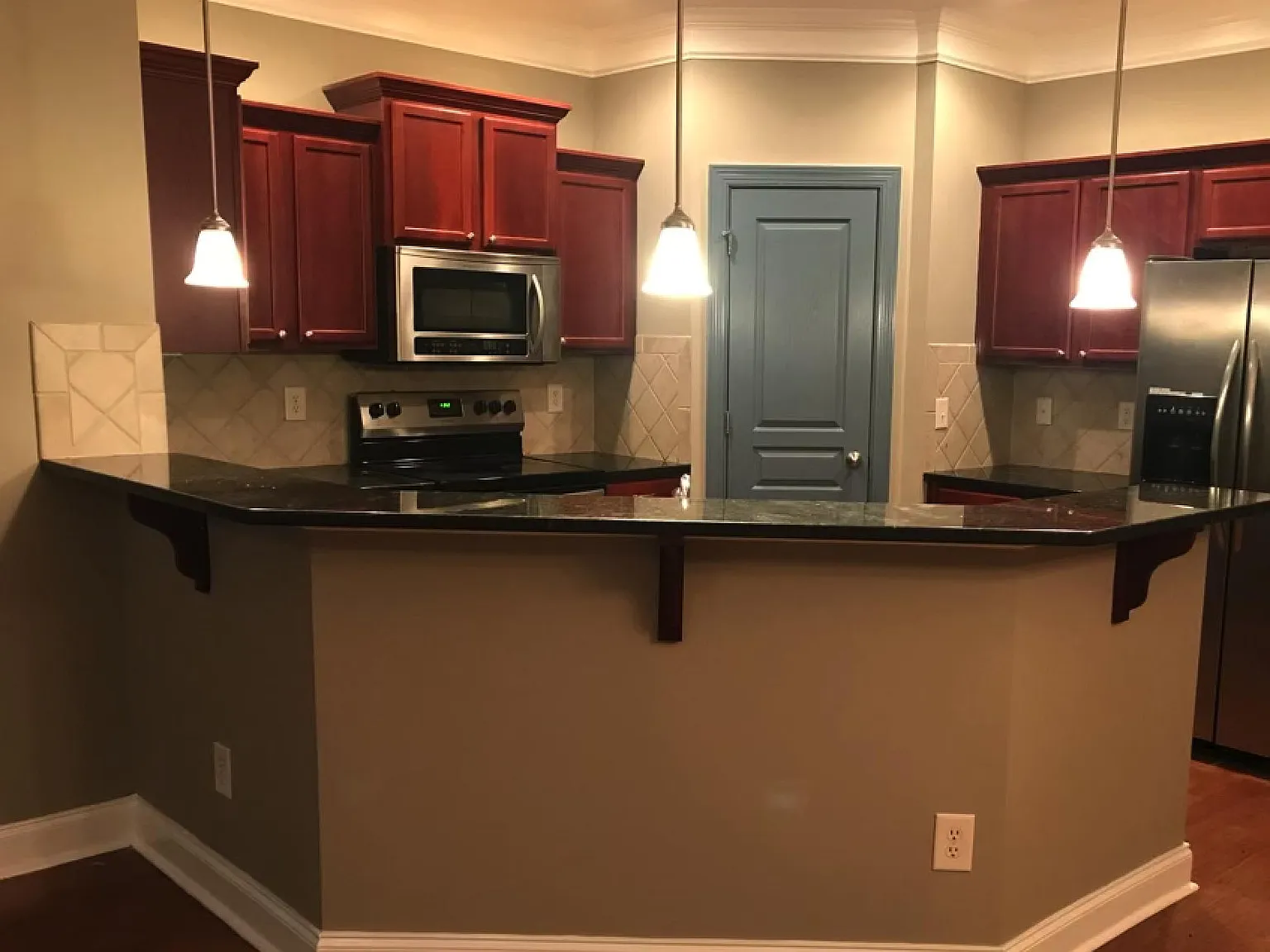 3 bed, 2.5 bath, 1732 sqft, $2,200 — Photo 3