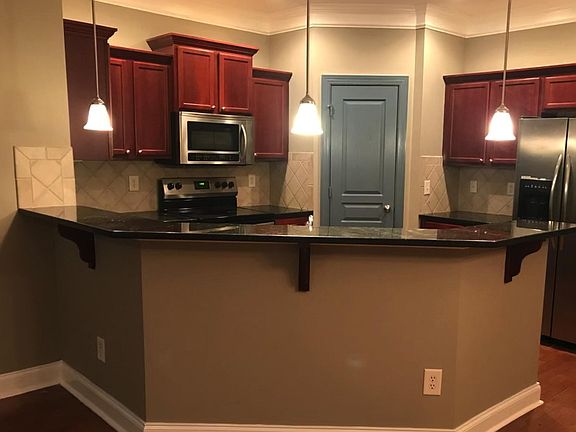 3rd image of 133 Townview Dr