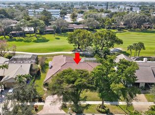 2056 S Woodlake Cir, Deerfield Beach, FL 33442