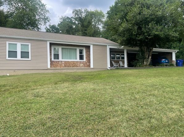 1970 Maple St NE