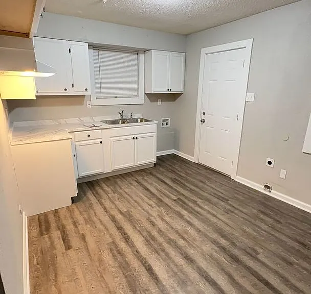 838 Crockett Pl — Photo 4