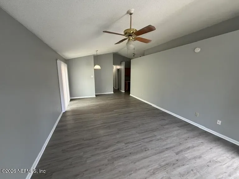5061 Knightsbridge Cir N #0 — Photo 4