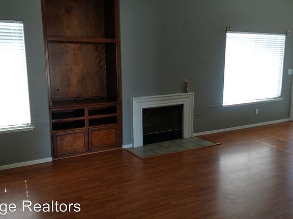 3rd image of 507 W White Oak Dr