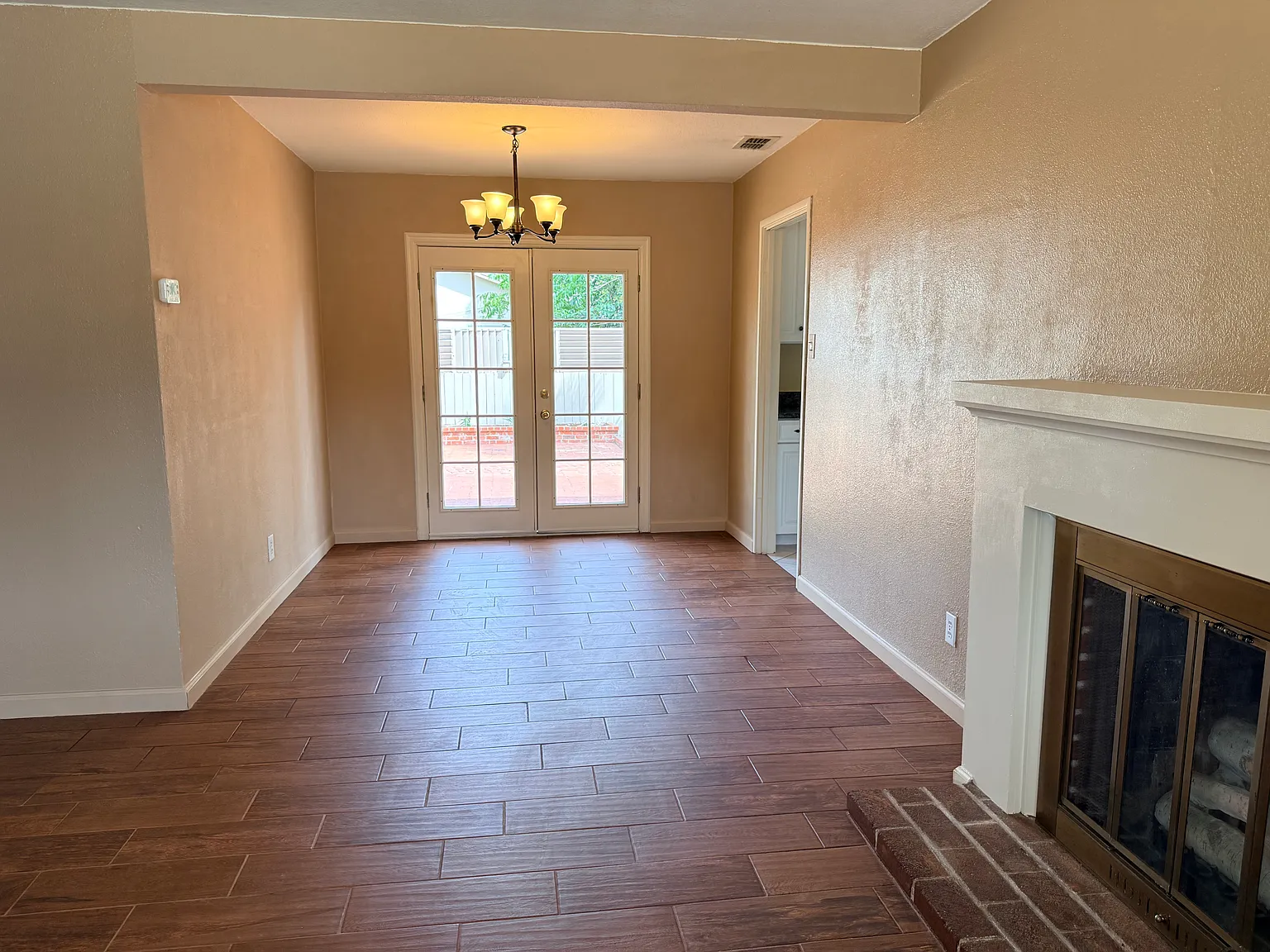 3 bed, 1021 sqft, $2,679 — Photo 4
