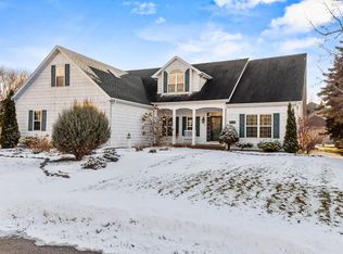 825 Yorkshire Rd, Neenah, WI 54956