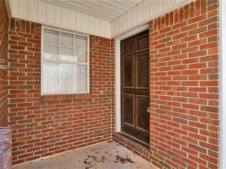 5631 Bentley Ln — Photo 2